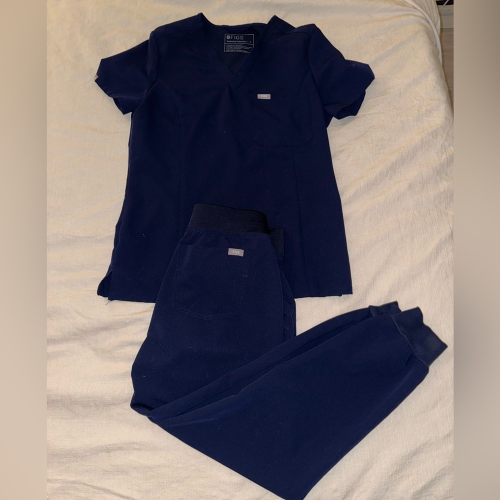FIGS Catarina scrub top and Zamora jogger